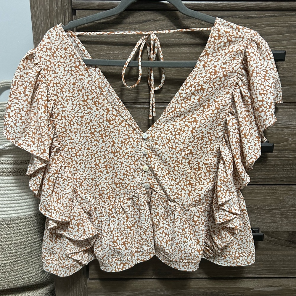 SO CUTE! Woman’s size medium top from local boutique! Smoke free home!